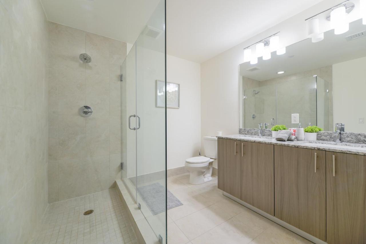 Cozy 1- 1 Bedroom Steps From Downtown Doral Park Miami Eksteriør billede