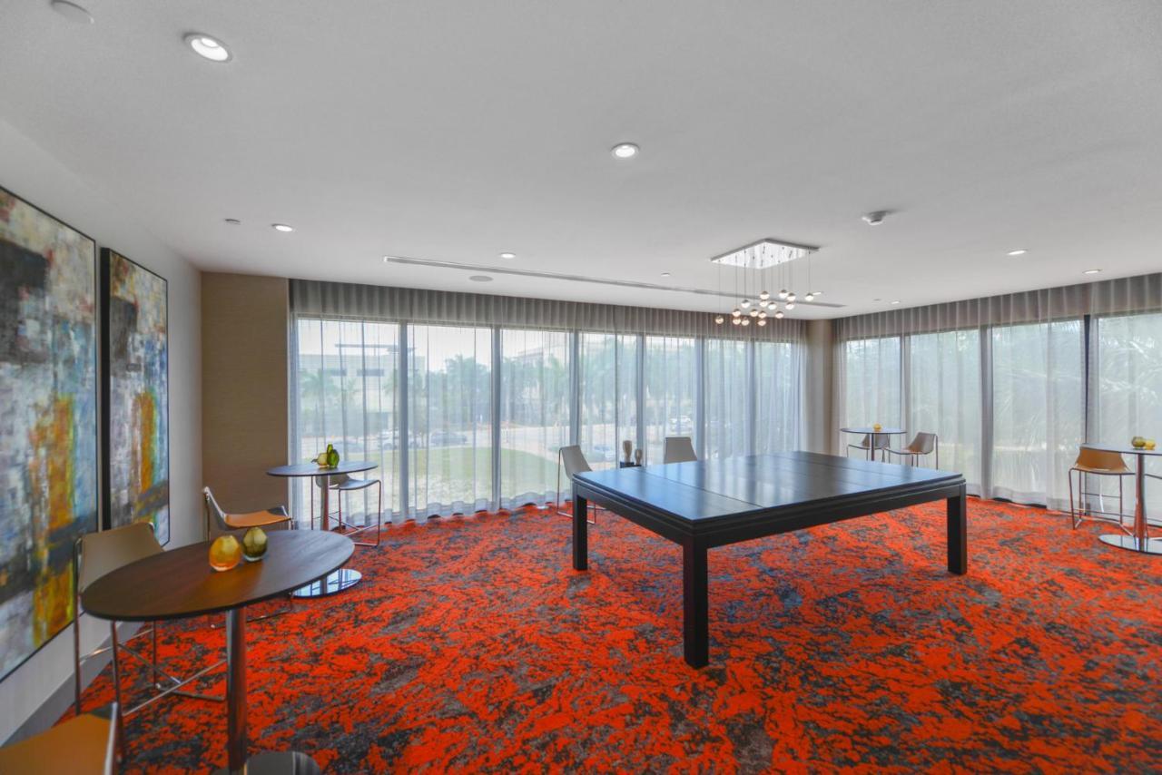 Cozy 1- 1 Bedroom Steps From Downtown Doral Park Miami Eksteriør billede